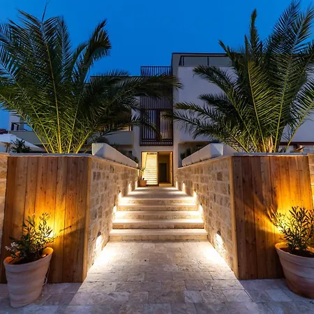 Lojena Luxury With Jacuzzi For 2 *