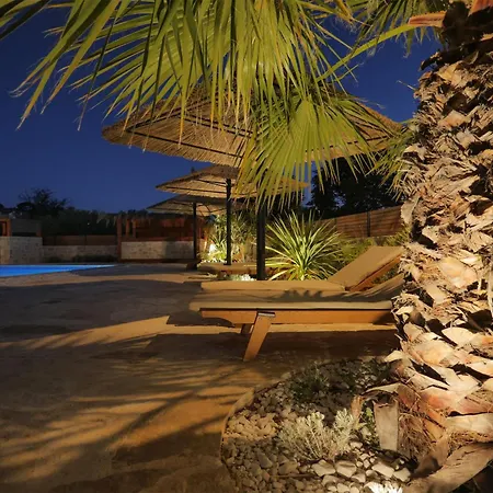 Lojena Luxury With Jacuzzi For 2