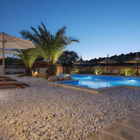 Lojena Luxury With Jacuzzi For 2 Apartament *