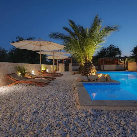 Lojena Luxury With Jacuzzi For 2 Murter