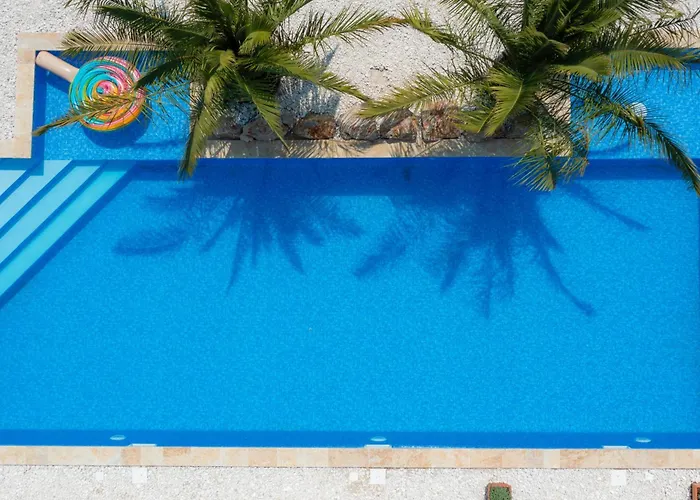 Lojena Luxury With Jacuzzi For 2 *