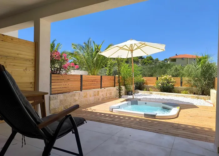 Lojena Luxury With Jacuzzi For 2 Appartement *