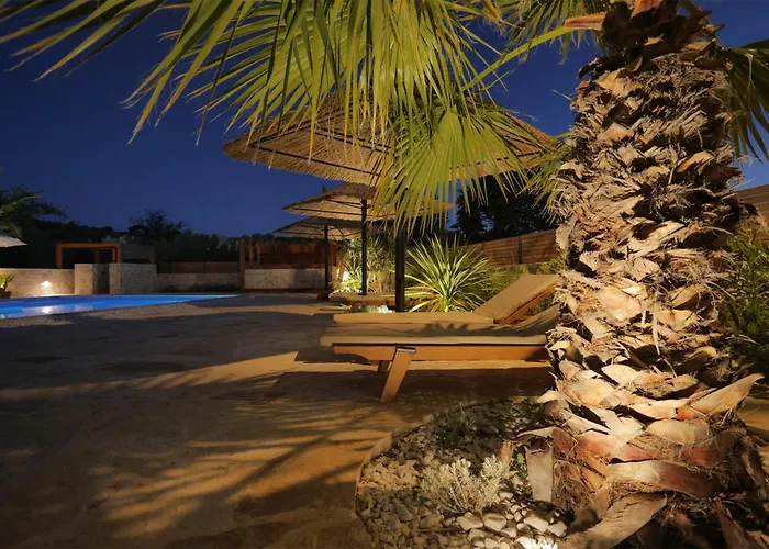 Lojena Luxury With Jacuzzi For 2