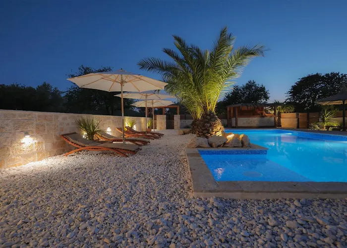 Lojena Luxury With Jacuzzi For 2 Murter