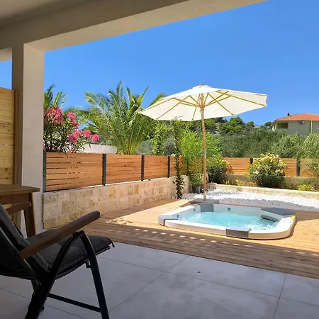 Lojena Luxury With Jacuzzi For 2 Apartman *