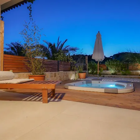 Lojena Luxury With Jacuzzi For 2 * Murter