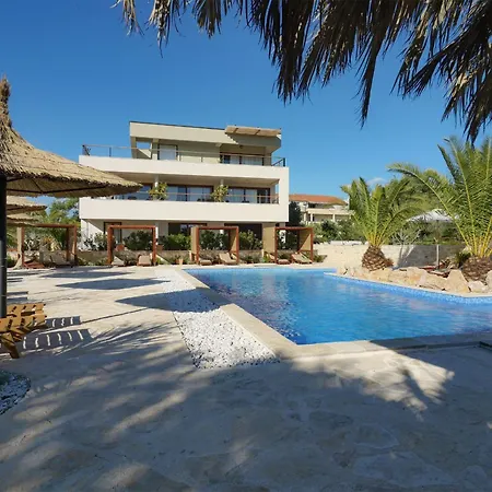 Lojena Luxury With Jacuzzi For 2 アパート *