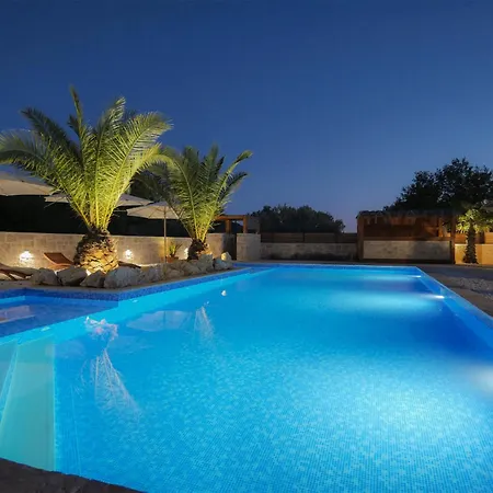 Lojena Luxury With Jacuzzi For 2 *