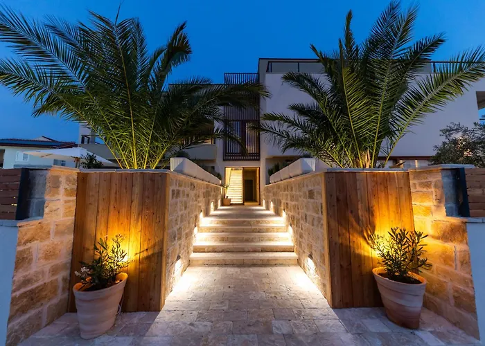 Lojena Luxury With Jacuzzi For 2 *