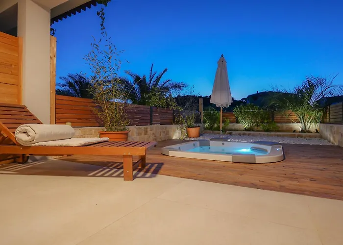 Lojena Luxury With Jacuzzi For 2 * Murter