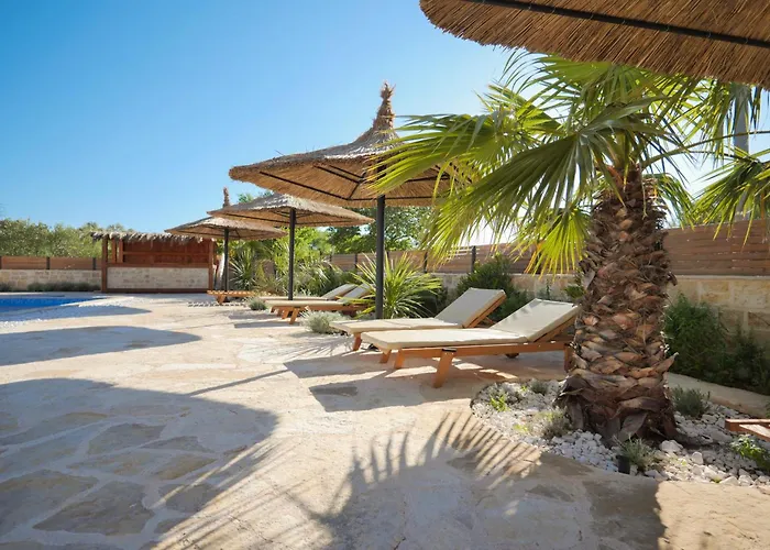 Lojena Luxury With Jacuzzi For 2 Appartement Murter