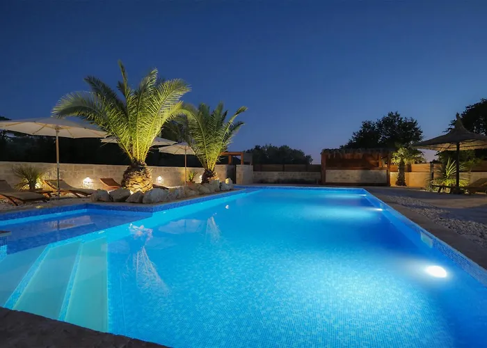 Lojena Luxury With Jacuzzi For 2 *